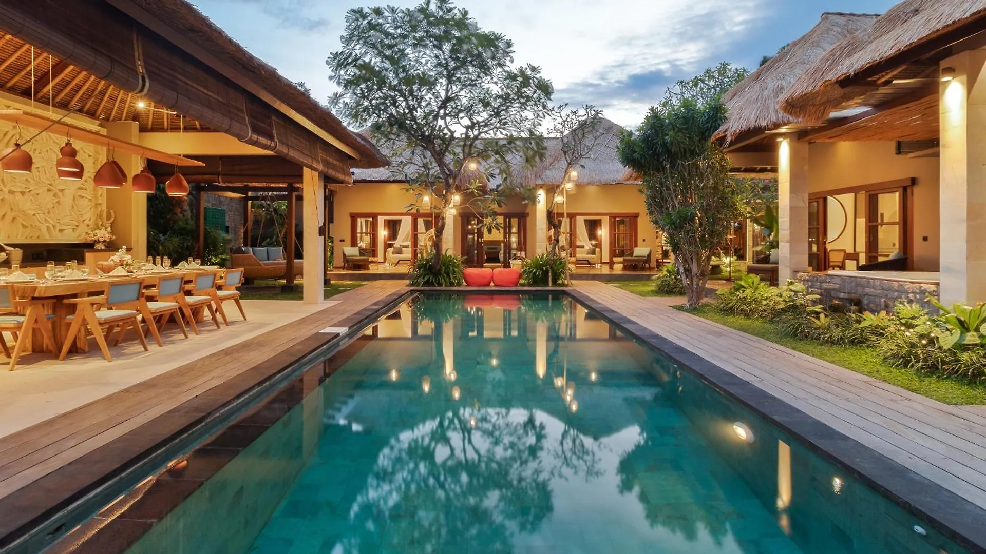 Villa Mahkota Seminyak Indonesia